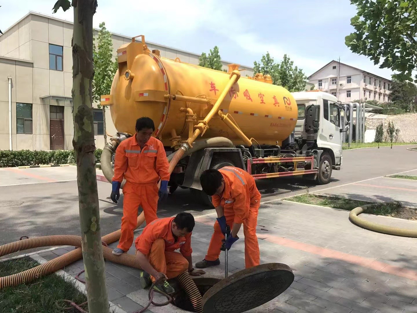 迁安化粪池清理与5-8吨吸粪车施工效率分析